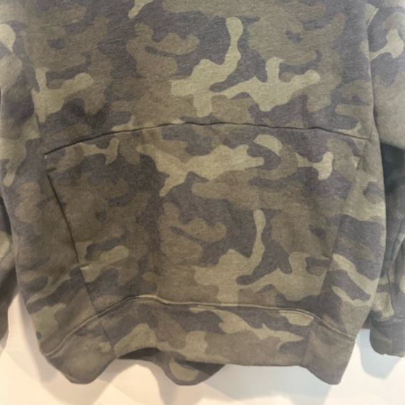 Express Camo Sweatshirt - Picture 6 of 7